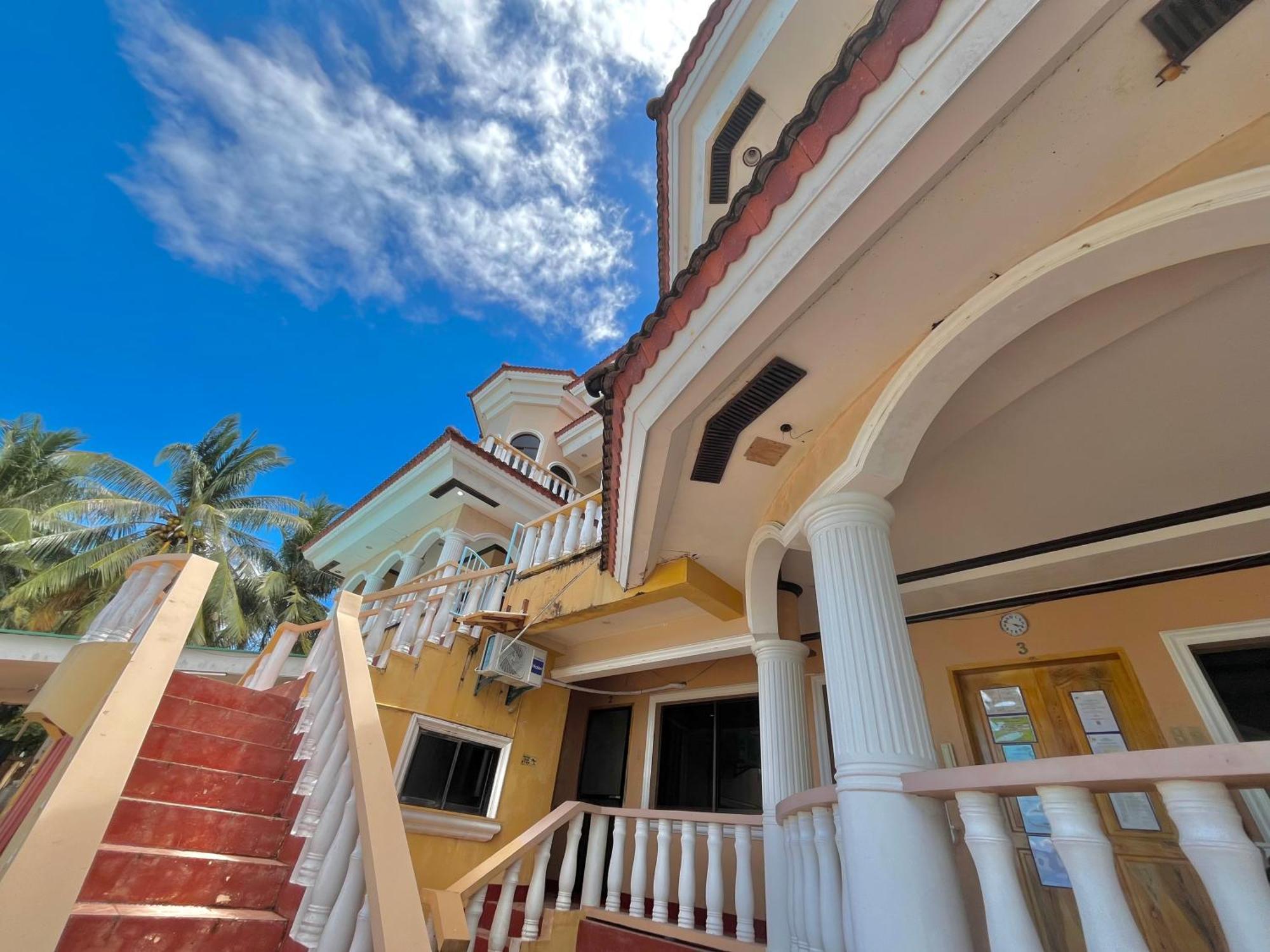 Casaroyal Beachfront Siquijor Exterior photo