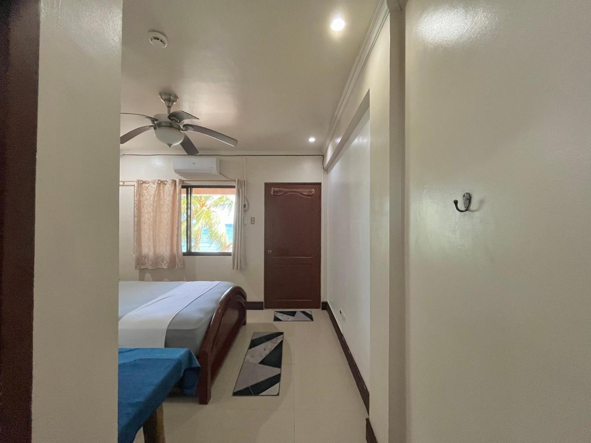 Casaroyal Beachfront Siquijor Exterior photo
